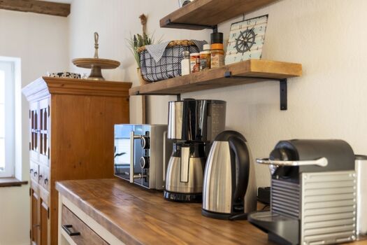 Café Bar mit Mikrowelle, Wasserkocher, Filter- und Nespresso Maschine