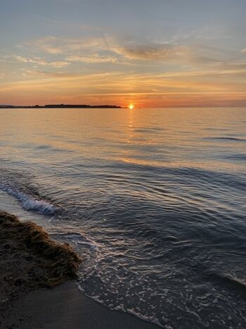 Sonnenuntergang  am Sehlendorfer Strand mit Blick nach Hohwacht 