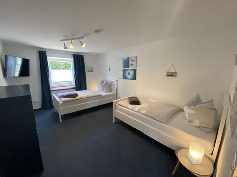 Zweibettzimmer mit Smart TV