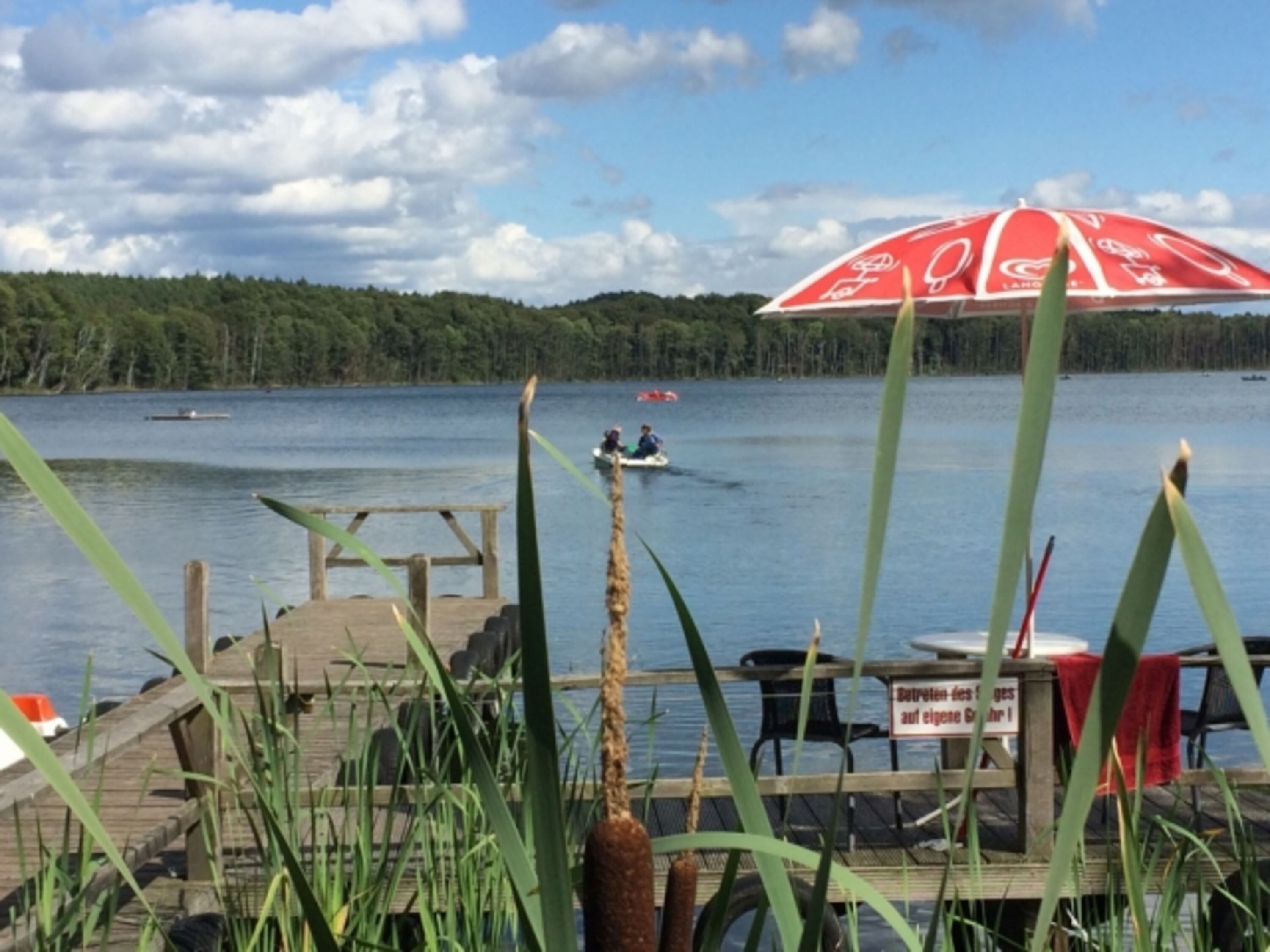 Romantischer Waldsee mit Bistro und Bootsverleih 3 km entfernt