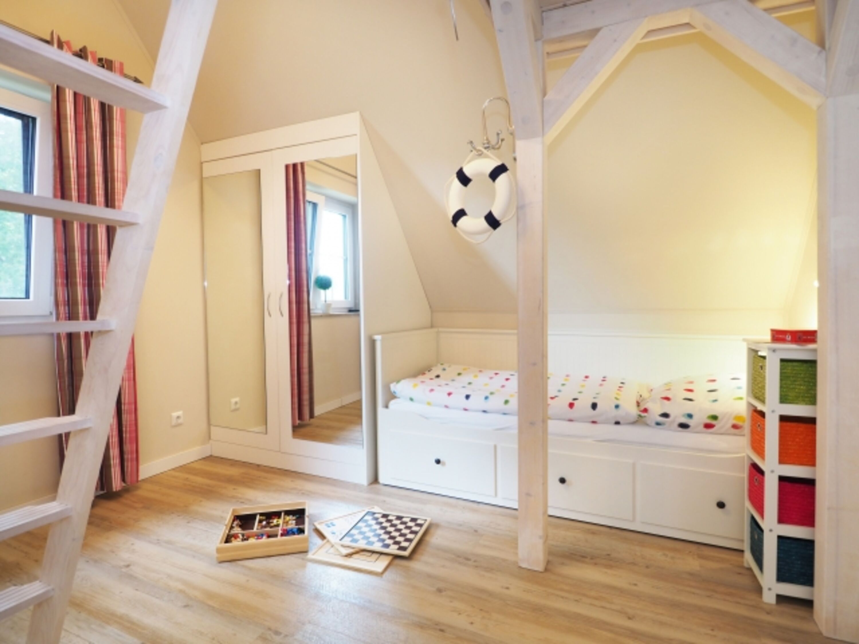 2 Einzelbetten und Einbauschränke im Schlafzimmer 2