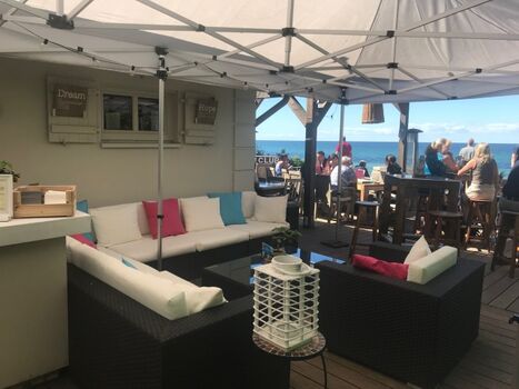 Beachbar direkt am Strand. Hunde willkommen