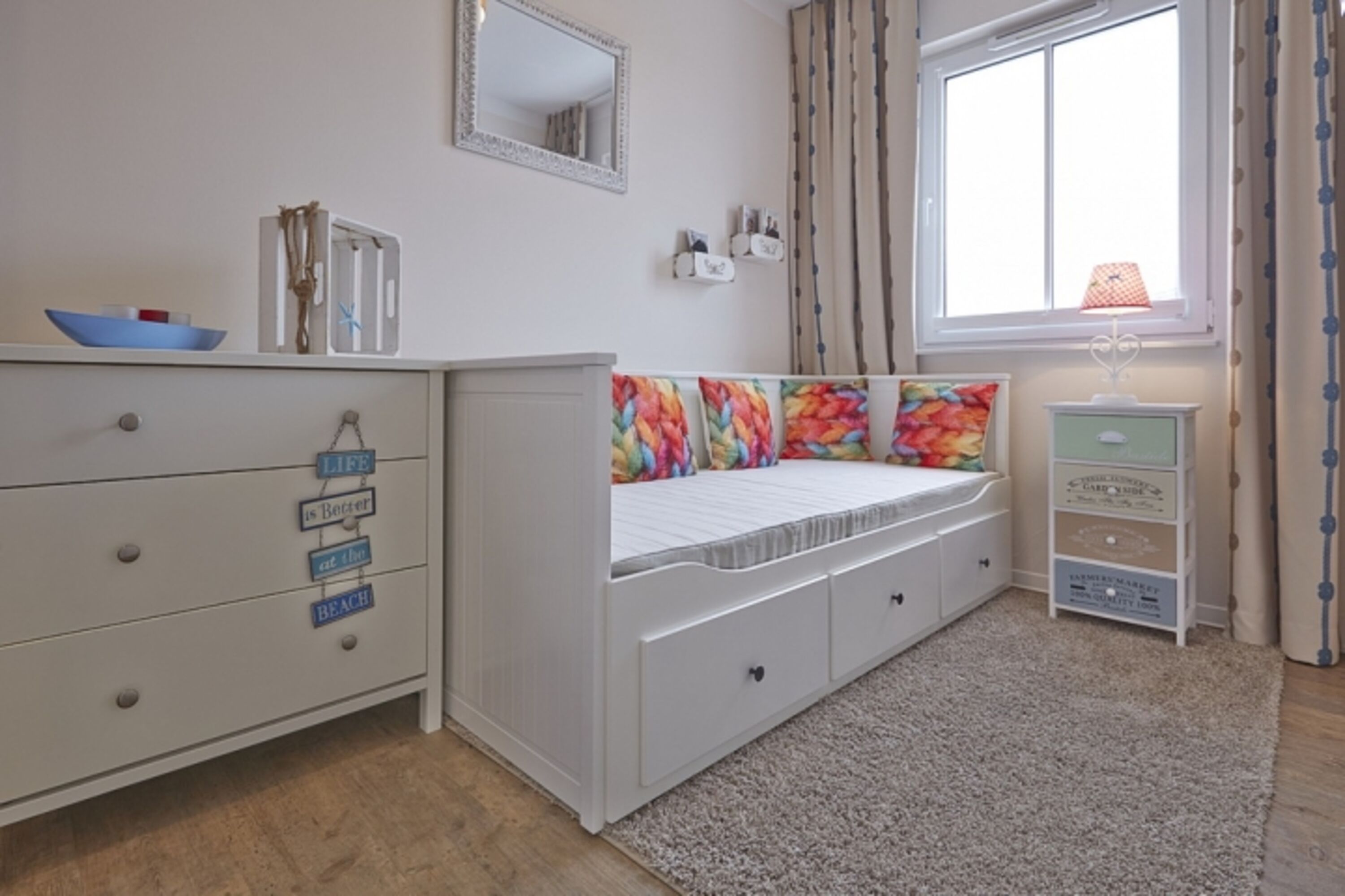 Schlafzimmer mit ausziehbarem Bett