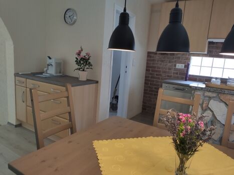 Küche mit separatem Kaffeetresen