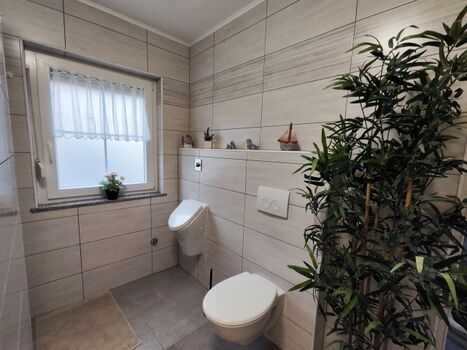 Badezimmer 1 / / Masterbad 