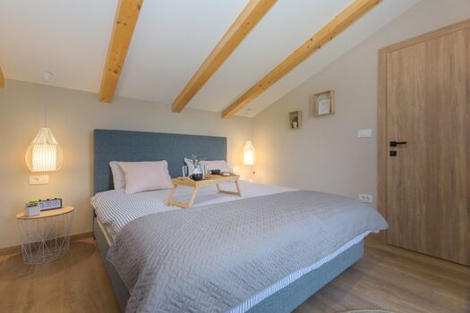 Schlafzimmer mit Doppelbett