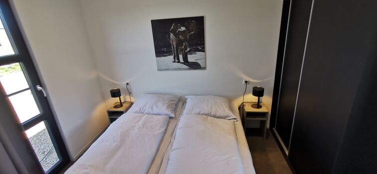 Schlafzimmer mit Doppelbett