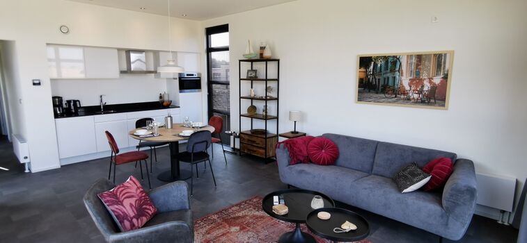 Küchenzeile mit Wohn-/Essbereich