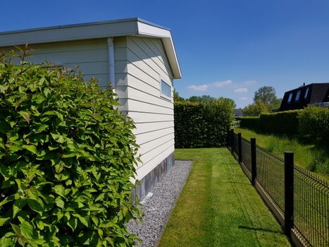 Chalet hinten mit stiller Grünzone