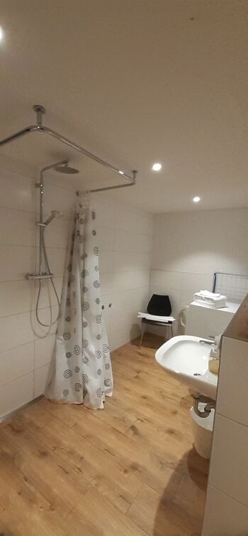 Duschbad mit Waschmaschine