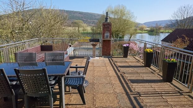 30 m2 Terrasse mit Mainblick