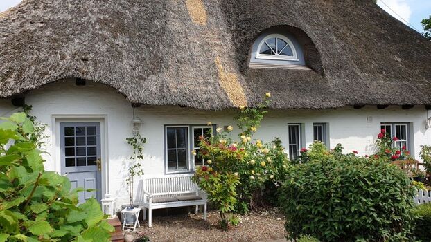 Teilansicht Reetdachte-Kate Alte Poststation