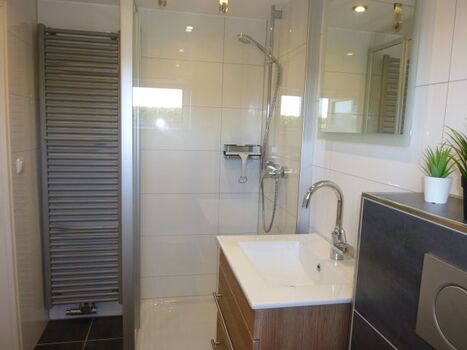 modernes Bad im EG...