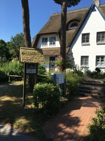 Hauszugang mit eigenem PKW-Stellplatz