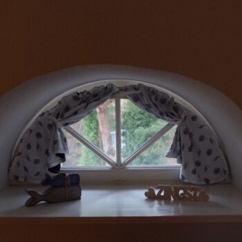 Gaube im Schlafbereich unter Reet