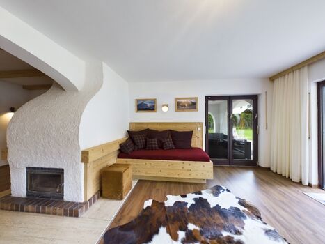 Wohnzimmer mit Einzelbett