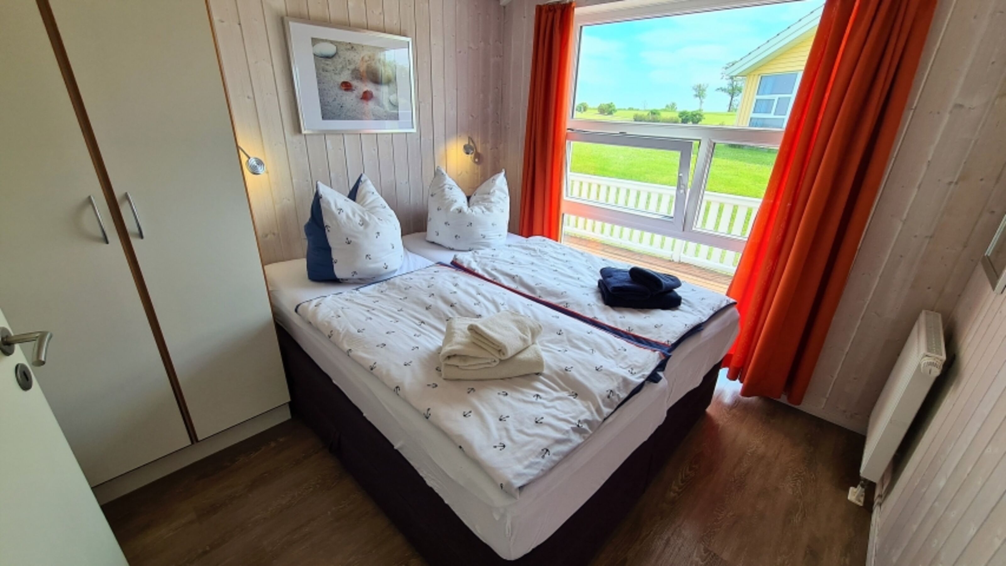 Schlafzimmer 1