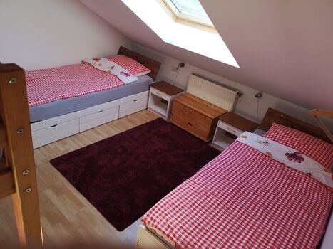 Schlafzimmer 2