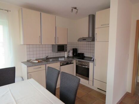 Beispiel Küche mit Essplatz Kogge