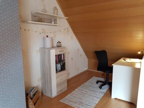 Kleine Büroecke, Bücherschrank 