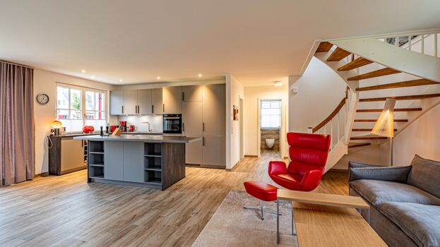 Blick von Wohnbereich zum Küchenbereich