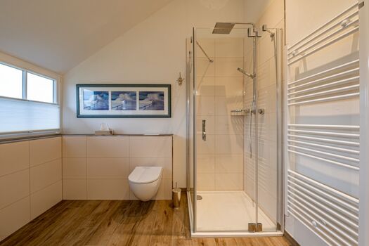 Bad im OG mit Dusche und Wanne