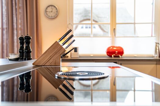 Freistehender Küchenblock mit Induktionsherd