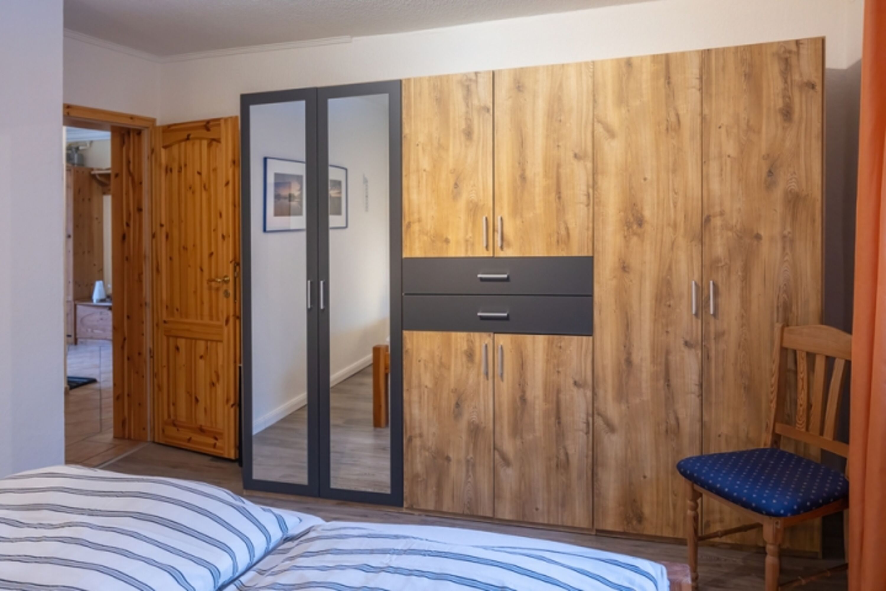 Schlafzimmer 1