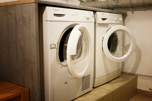 Waschkeller mit Maschinen