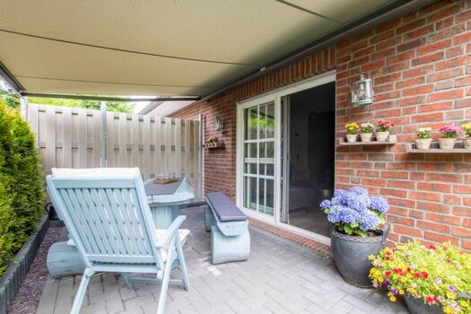 Terrasse mit Markise