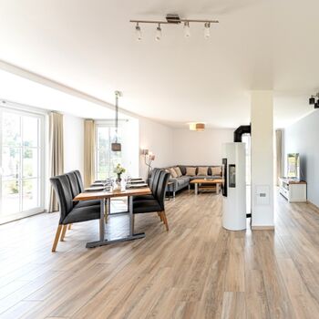 Großer Wohn-Ess-Küchenbereich