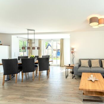 Großer Wohn-Ess-Küchenbereich