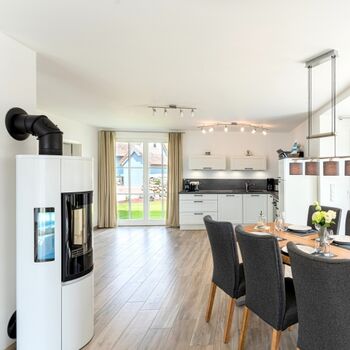 Großer Wohn-Ess-Küchenbereich