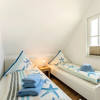 Schlafzimmer 2 mit 2 Einzelbetten