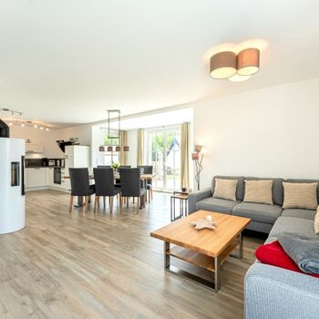 Großer Wohn-Ess-Küchenbereich