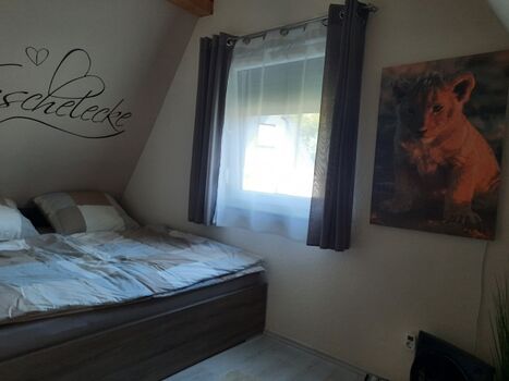 Schlafzimmer mit Doppelbett