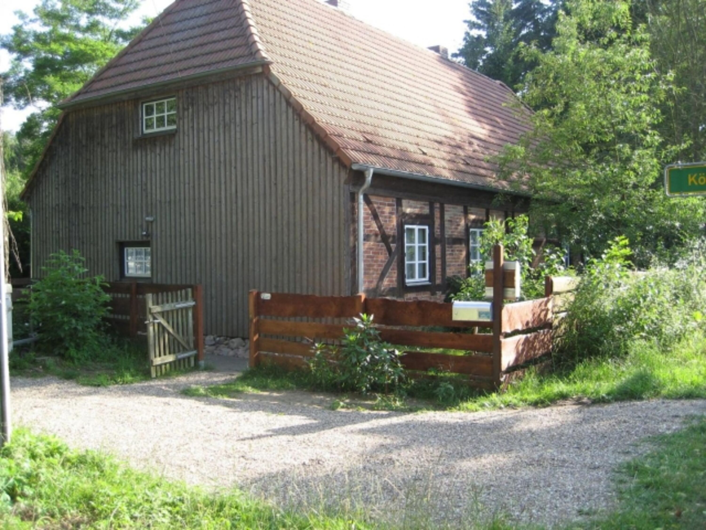 Parkplatz vor der Ferienhaushälfte