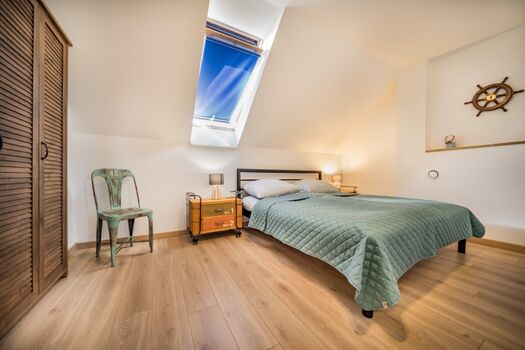 Schlafzimmer mit Doppelbett