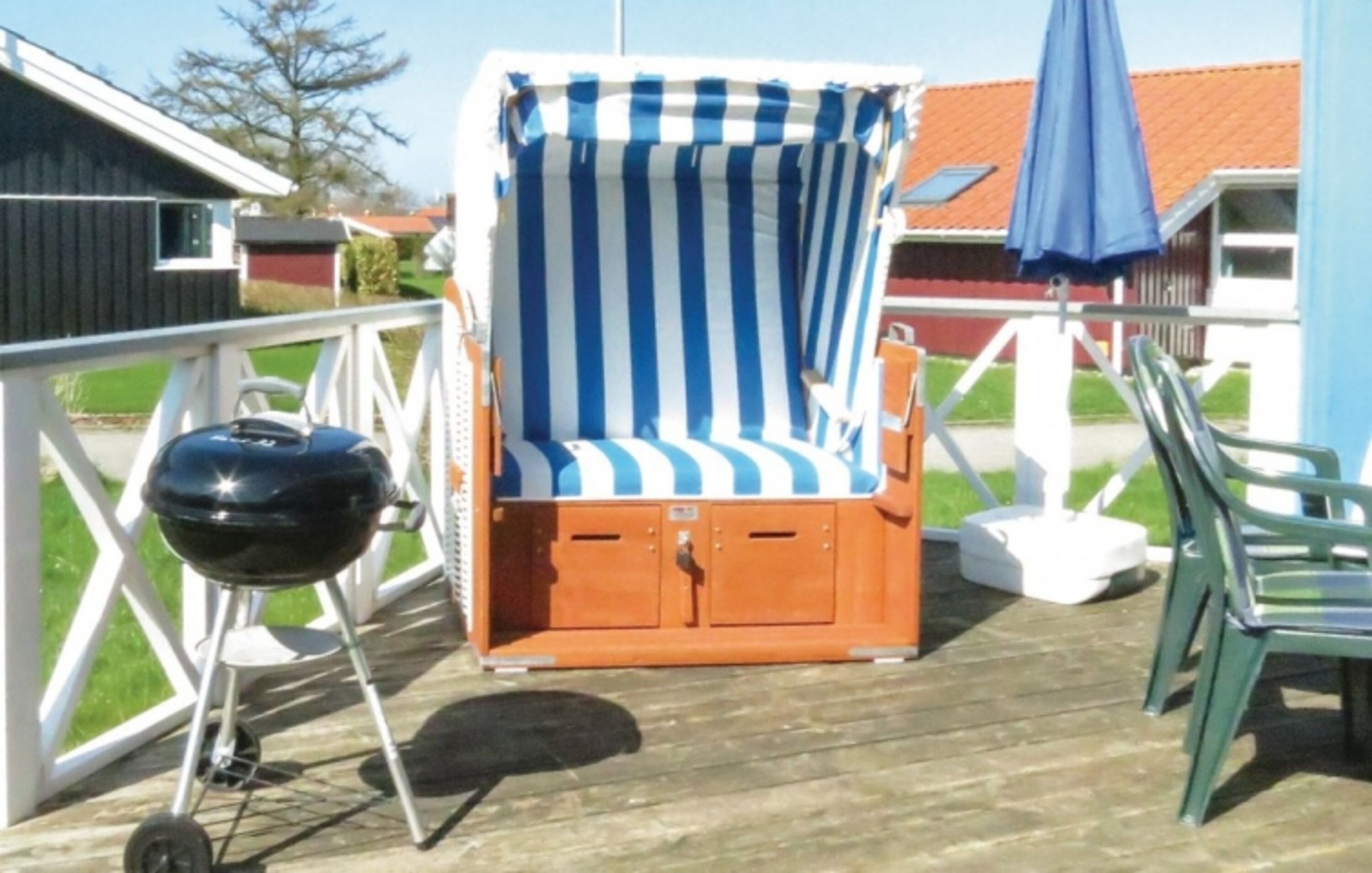 Terrasse mit Strandkorb