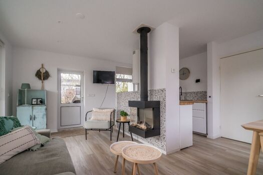 Das wunderschön eingerichtete Wohnzimmer mit Gazkamin