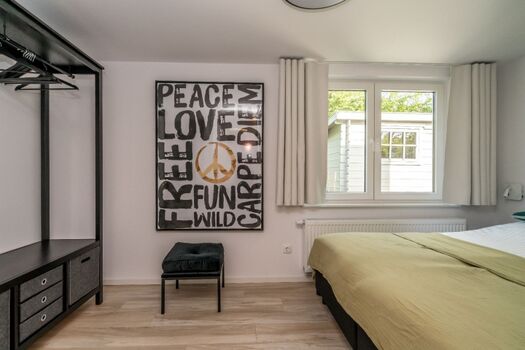 Schlafzimmer 2 mit 2 Einzelboxspringbetten