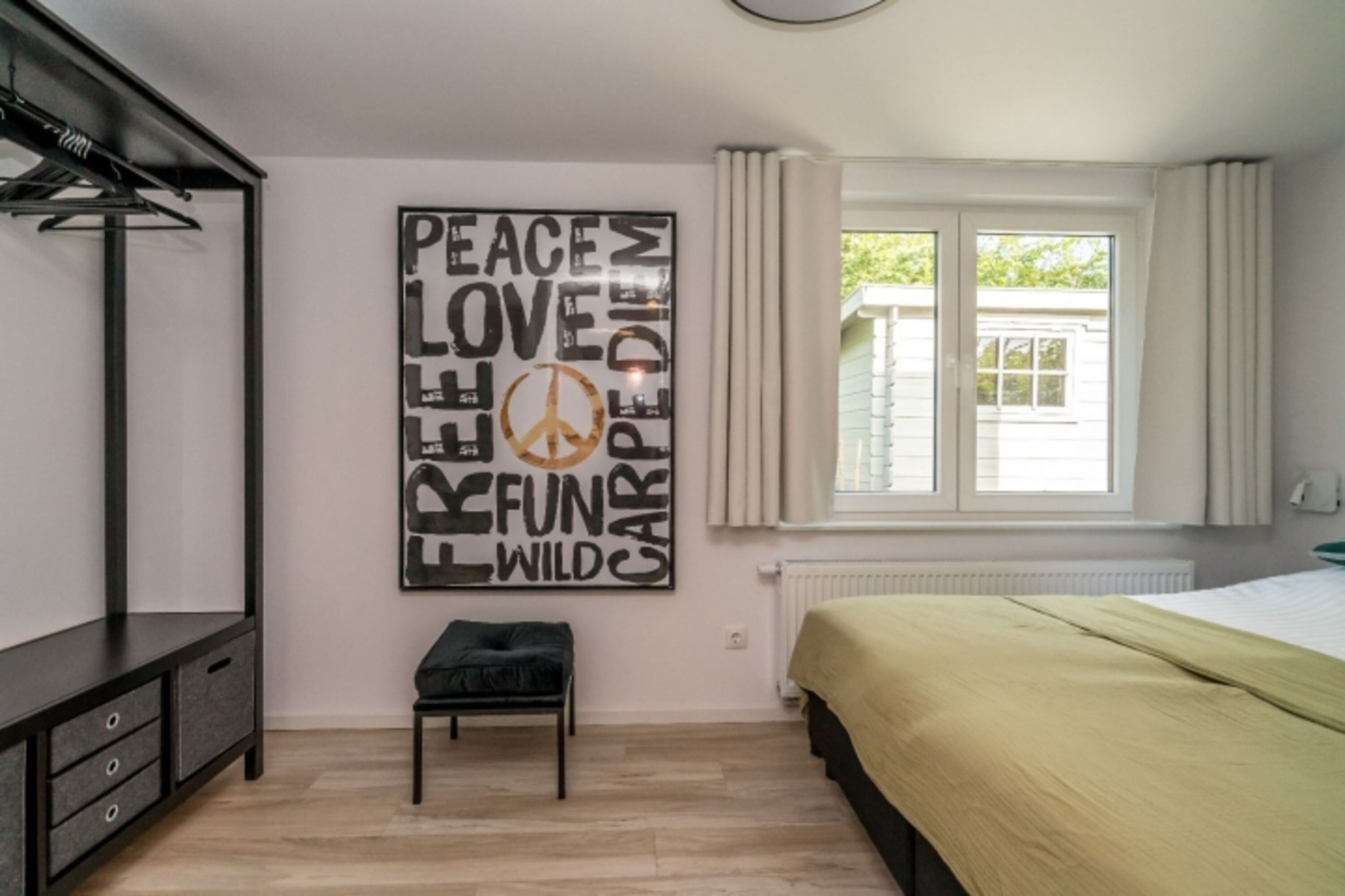 Schlafzimmer 2 mit 2 Einzelboxspringbetten