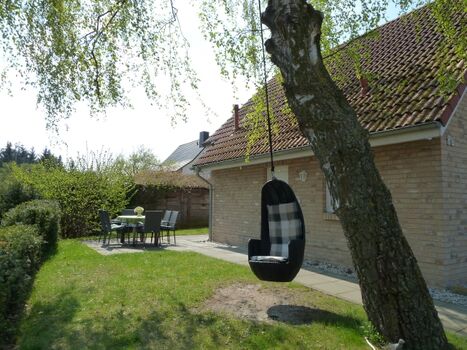 Terrasse und Baum-Schaukel