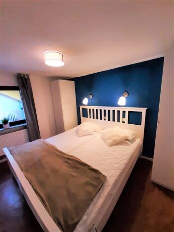 Schlafzimmer mit Doppelbett