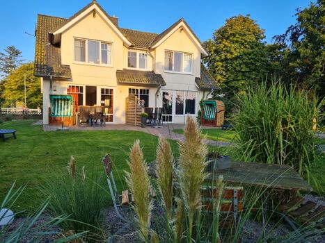 Außenansicht (Kornblume rechte Hälfte)