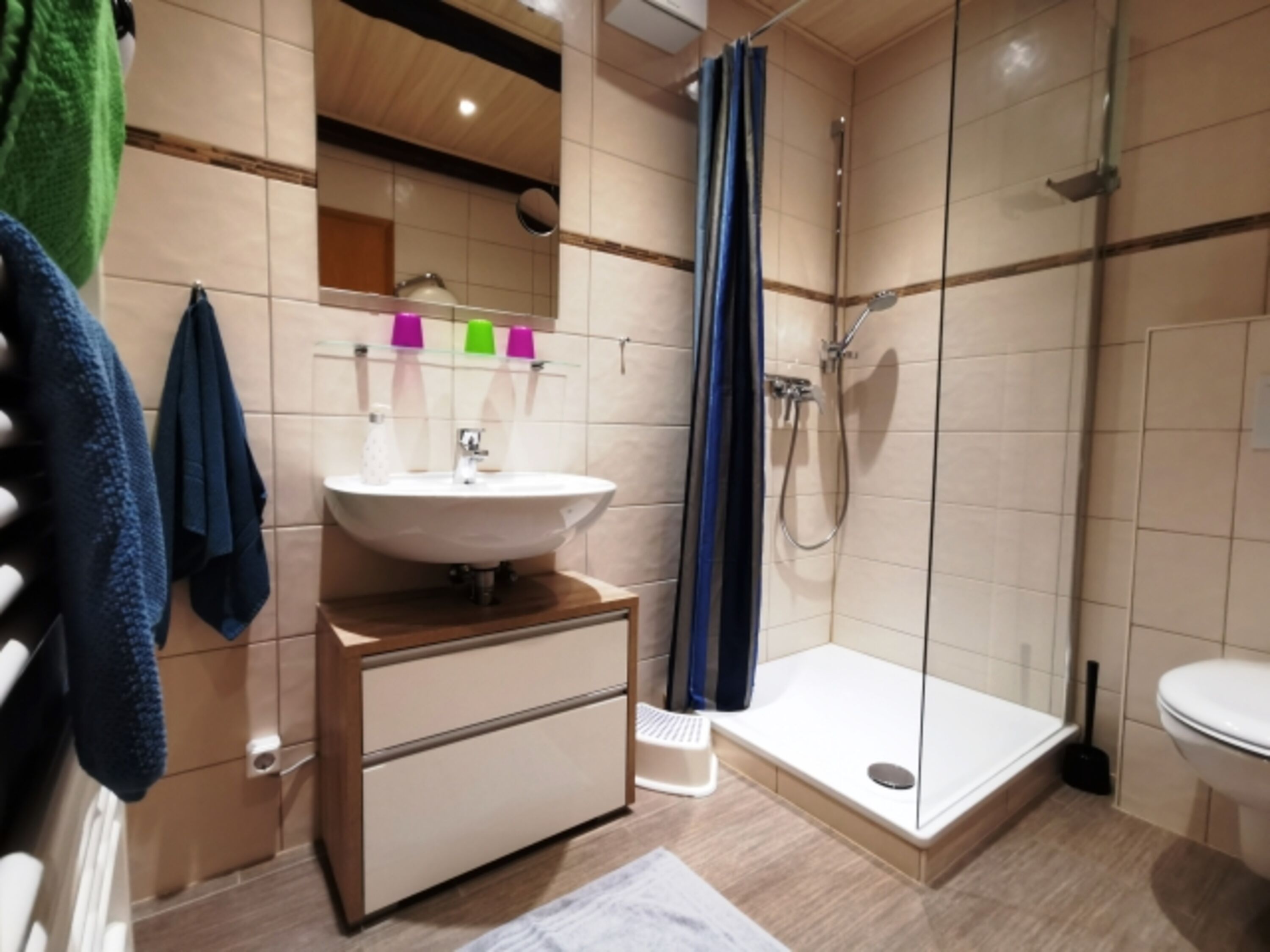 Bad mit Dusche/WC