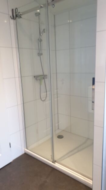 Duschkabine im Badezimmer