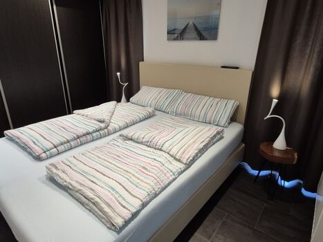 Schlafzimmer mit Doppelbett