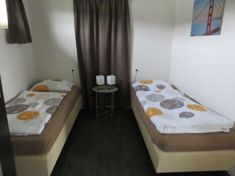 Schlafzimmer Nr. 2 (wahlweise Betten zusammenstellbar)