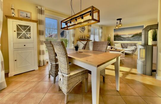 Esszimmer  mit 6 Stühlen 